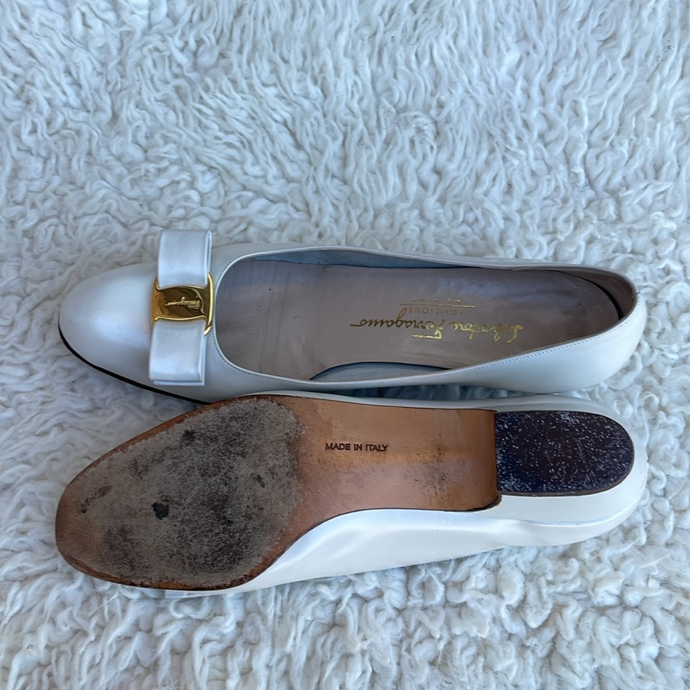 Salvatore Ferragamo Bow Low Heel Shoes.
Size 9 AA - Picture 3 of 9